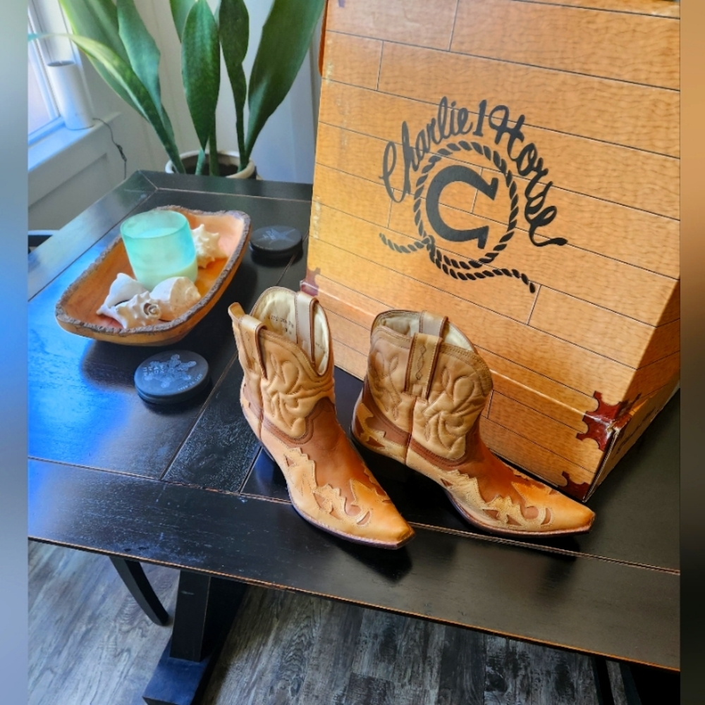 Charlie horse boots